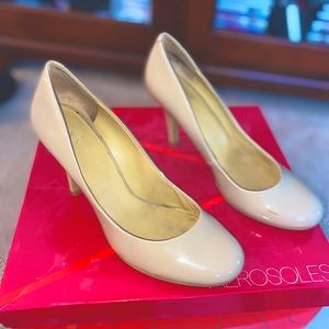 Nine West nude heels size 8